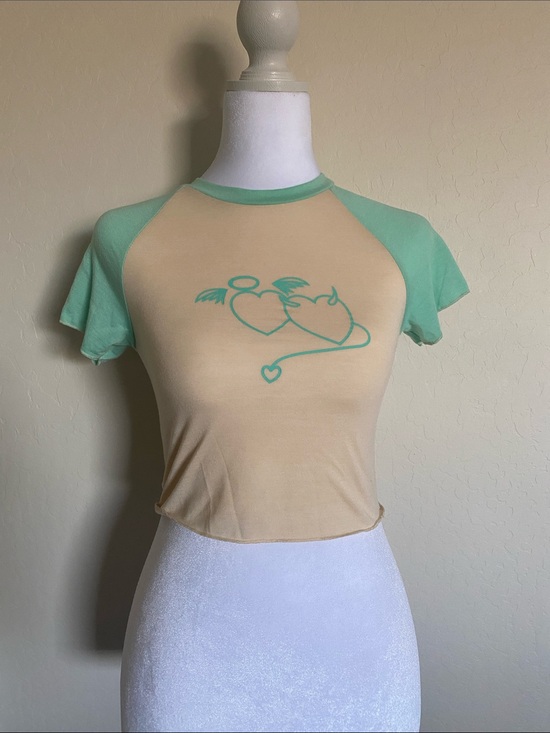 Tops - Juniors/Girls' Graphic Cropped Tee